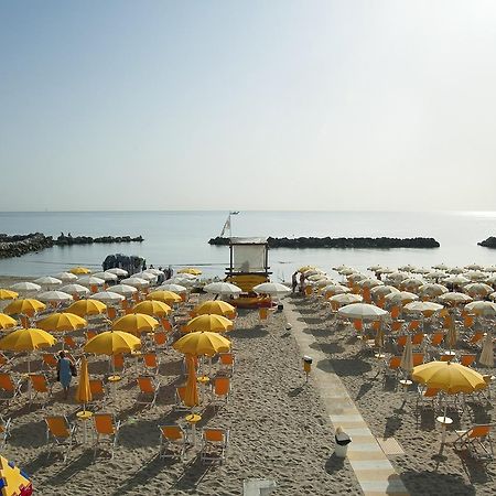 Club Esse Mediterraneo Montesilvano Marina Esterno foto