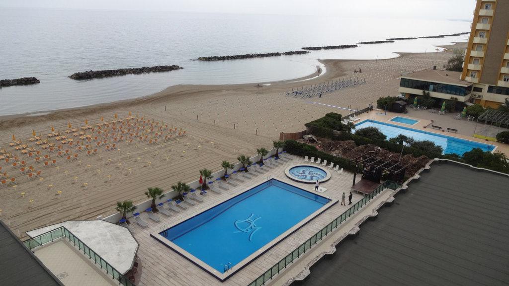 Club Esse Mediterraneo Montesilvano Marina Esterno foto
