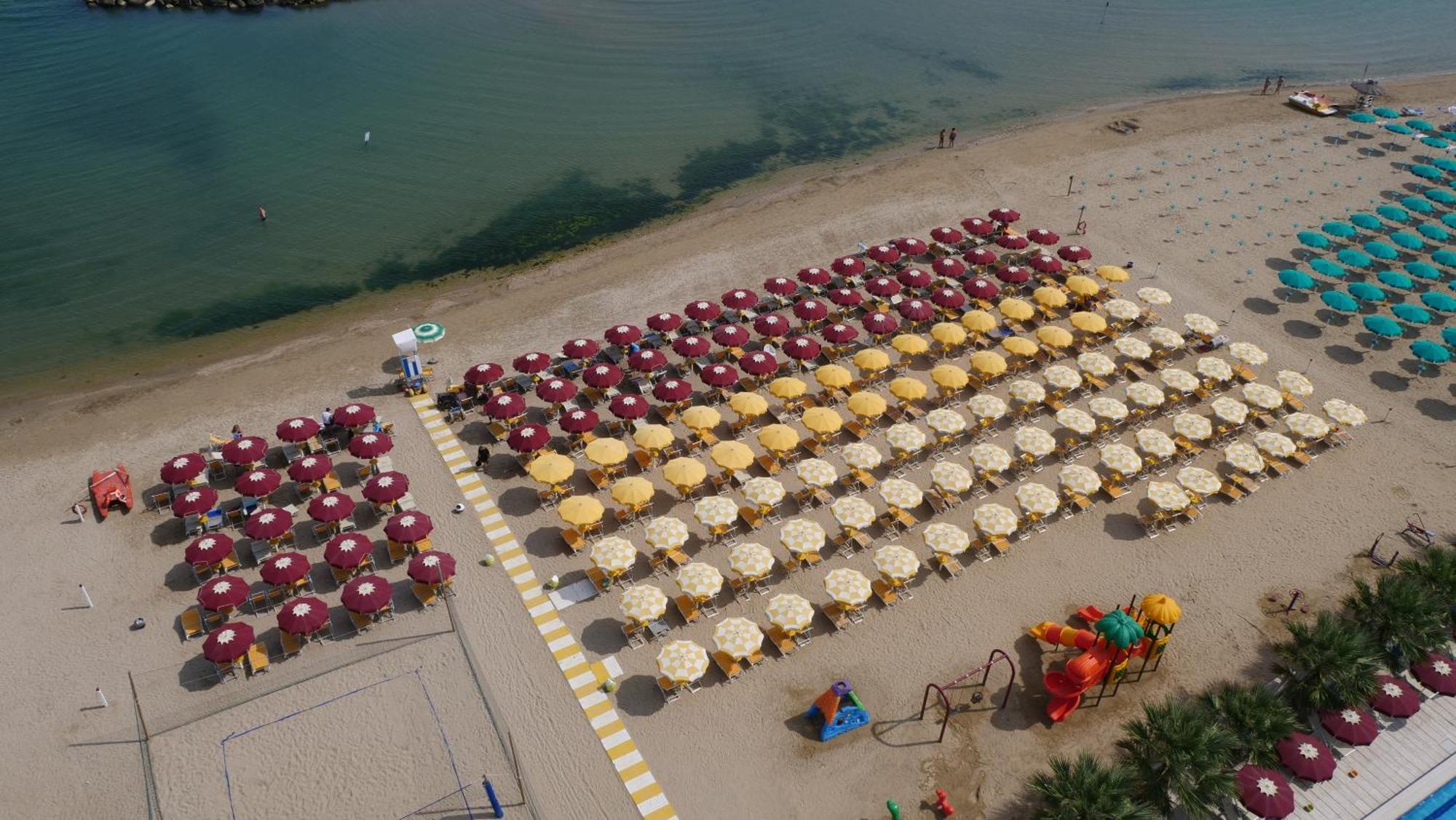 Club Esse Mediterraneo Montesilvano Marina Esterno foto