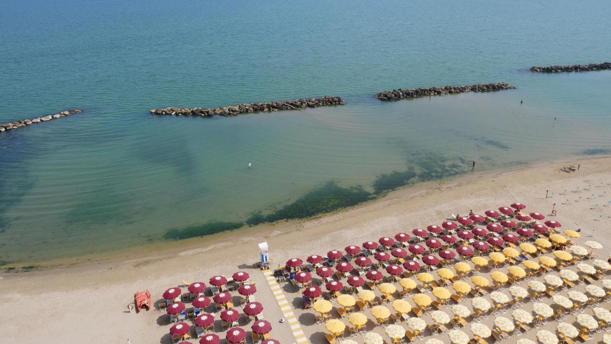 Club Esse Mediterraneo Montesilvano Marina Esterno foto