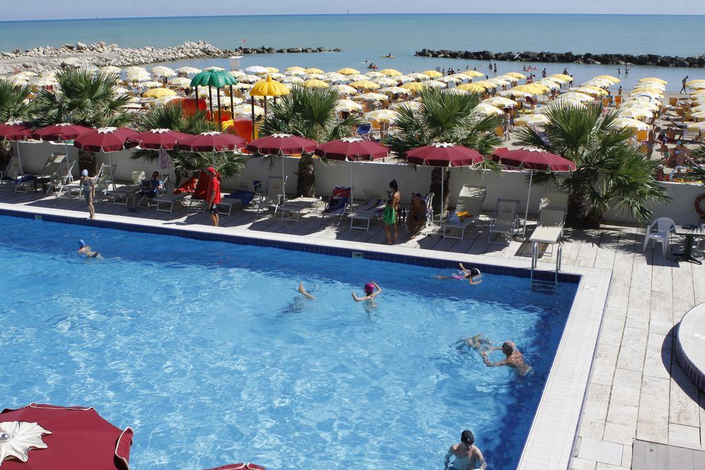 Club Esse Mediterraneo Montesilvano Marina Esterno foto