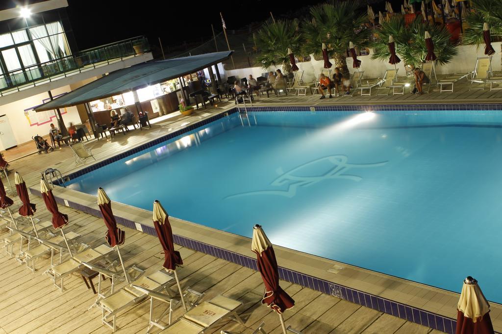 Club Esse Mediterraneo Montesilvano Marina Esterno foto