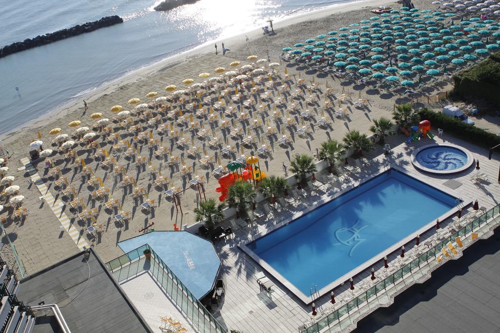 Club Esse Mediterraneo Montesilvano Marina Esterno foto
