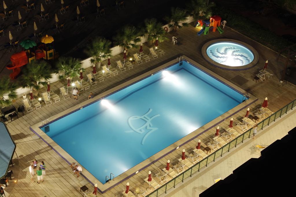 Club Esse Mediterraneo Montesilvano Marina Esterno foto