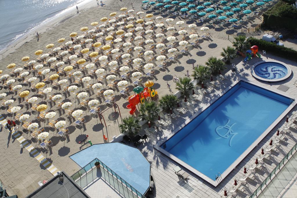 Club Esse Mediterraneo Montesilvano Marina Esterno foto