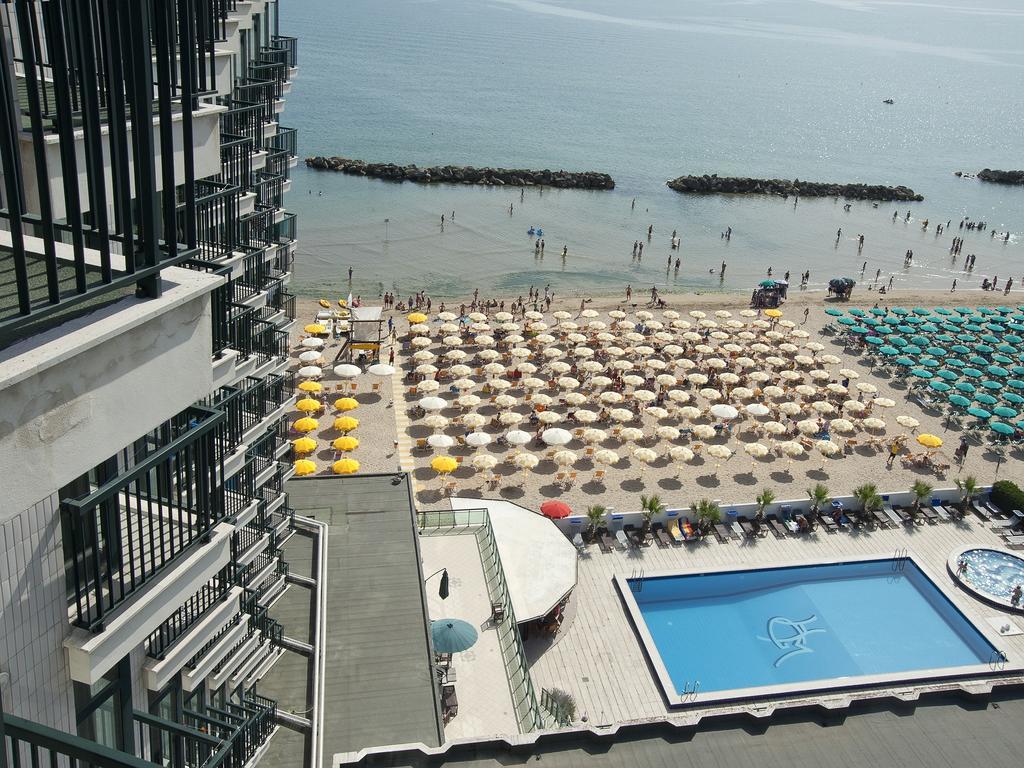 Club Esse Mediterraneo Montesilvano Marina Esterno foto