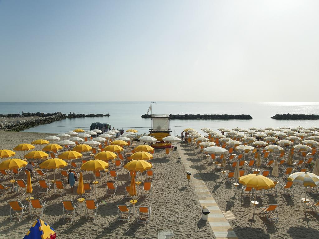 Club Esse Mediterraneo Montesilvano Marina Esterno foto