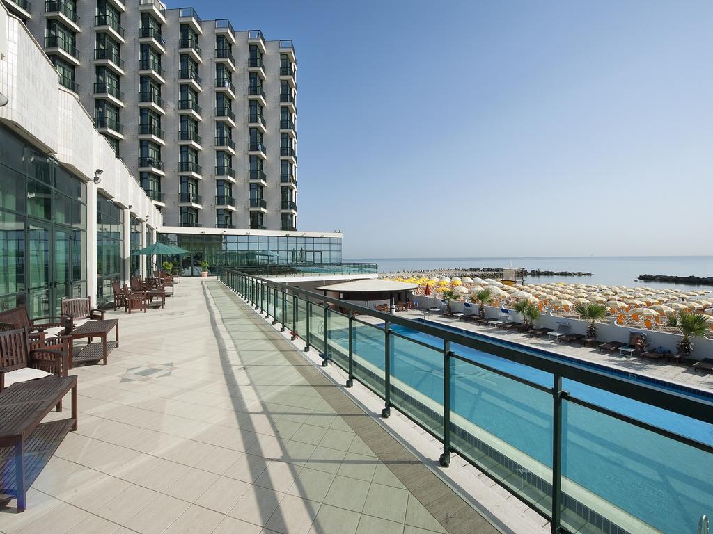 Club Esse Mediterraneo Montesilvano Marina Esterno foto